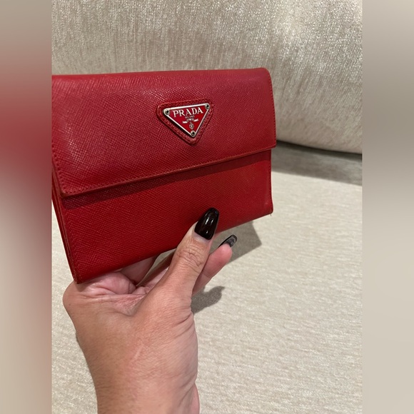 PRADA AUTHENTIC w COA Saffiano Wallet in great condition beautiful red ♥️ - Picture 5 of 16